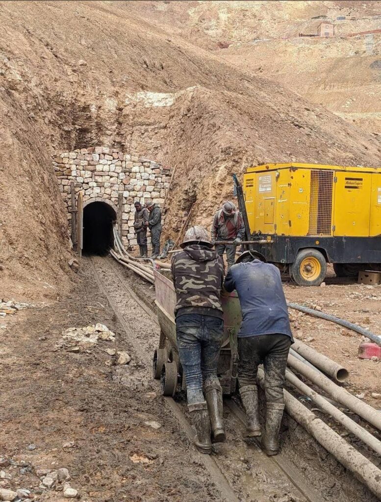 484523903_1056698736481780_988408742715025572_n