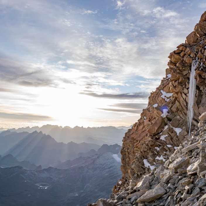 493976917_1307651340727366_472466282919241142_n