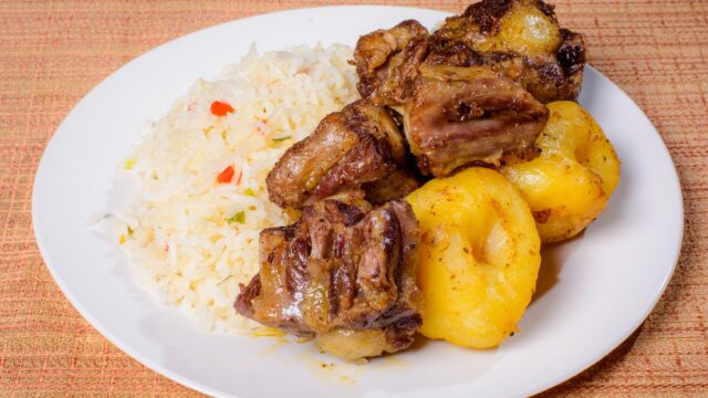 35485981_441687339576565_3903307978442276864_n