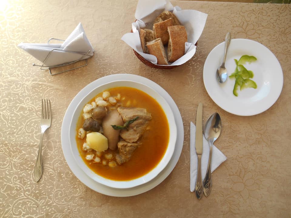 85098853_195764075105046_5118310211655827456_n