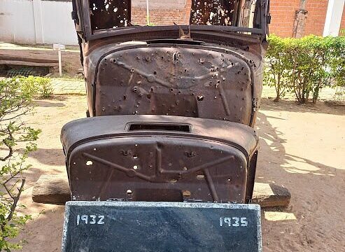 transporte-militar-acribillado