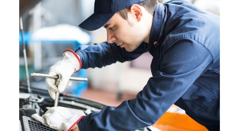 mecánico-de-reparación-automotriz